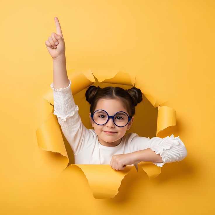 Учениця піднімає руку: дистанційне навчання в Україні у 2026 році