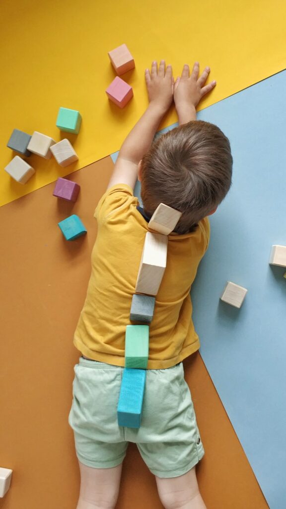 Мапа думок і інтерактивне навчання в НУШ: дитина з кубиками як образ структурованого мислення та навчальної гри