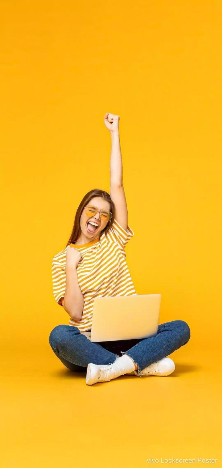 Дитина навчається вдома з ноутбуком — організація навчання вдома