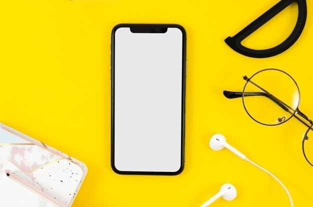 Смартфон як приклад електронної довідки зі школи для підтвердження навчання за кордоном