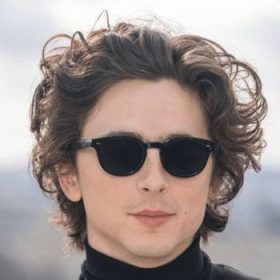 Приклад успішного молодого чоловіка, який досяг результатів у творчості